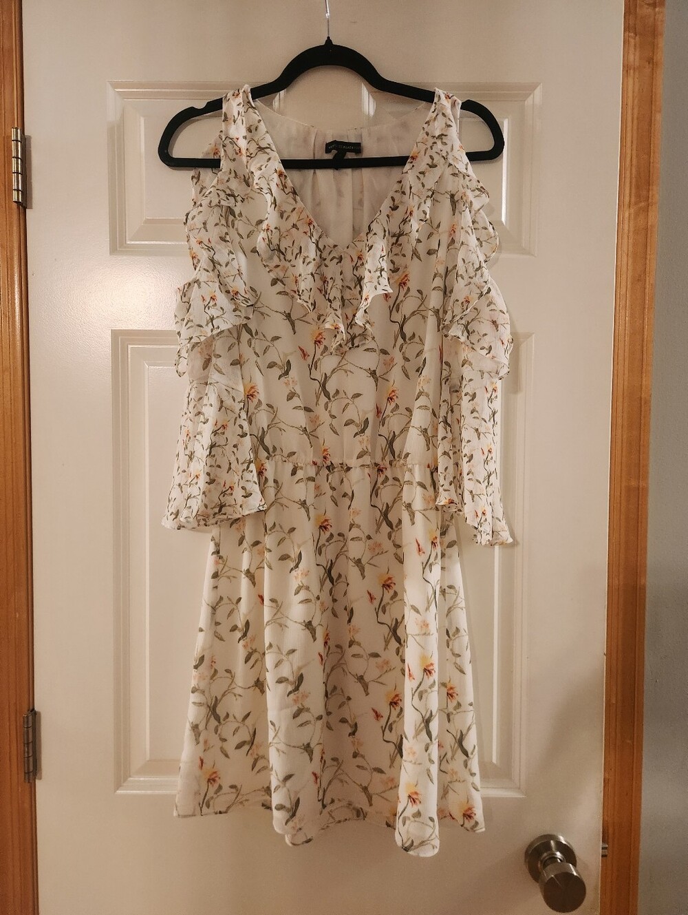 White House Black Market Cream Floral Ruffle Cold-Shoulder Dress, Size 6
